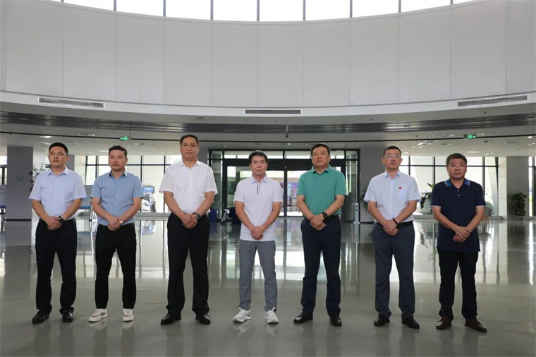 333体育陪同舒华体育来滨考察体育产业发展情况