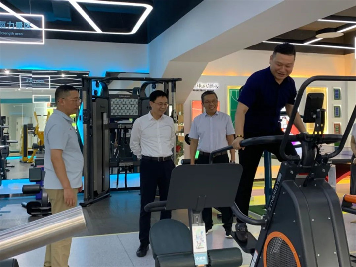 济南市体育局局长董怀敏一行莅临333体育参观指导